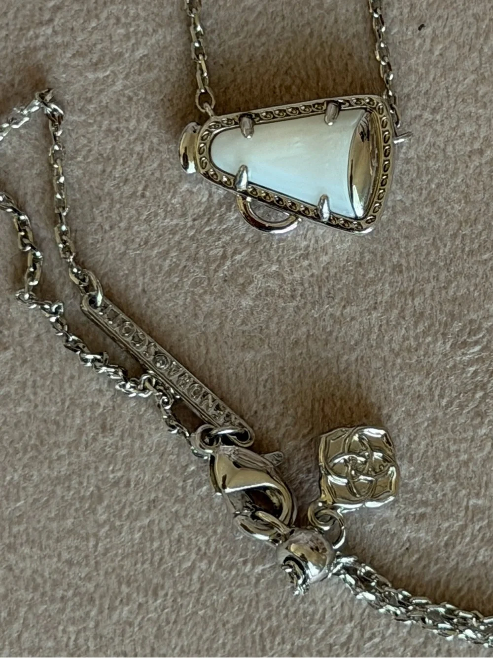 Kendra Scott Cheer Silver Short Pendant Necklace in White Mother of Pearl